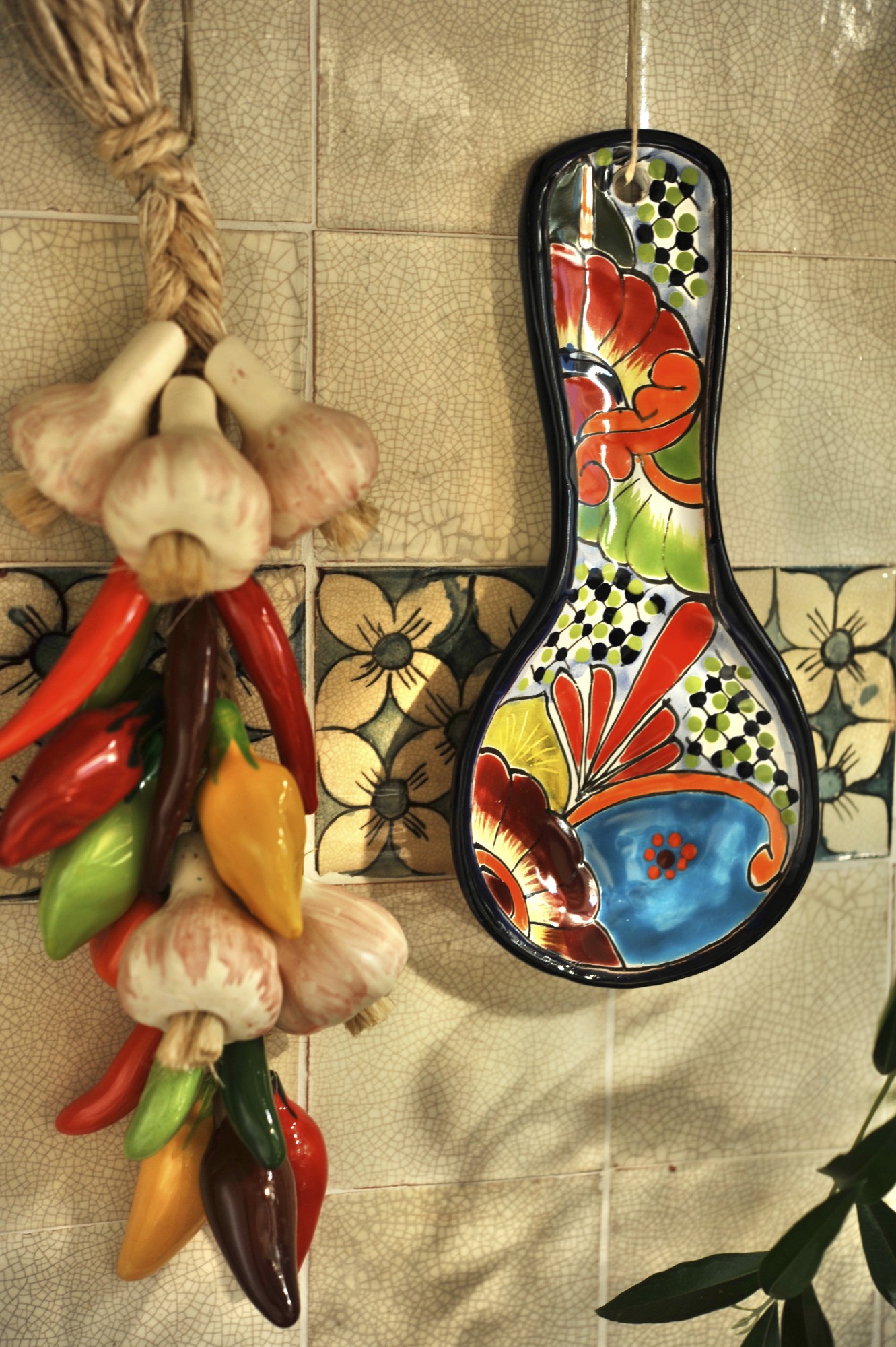 Keramik-Löffelablage 'Blumen', multicolor, B 25 cm, L 12 cm, H 3 cm zu 12,80