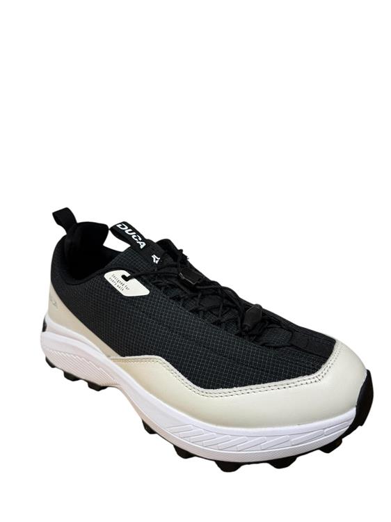 Curbstone Black-White