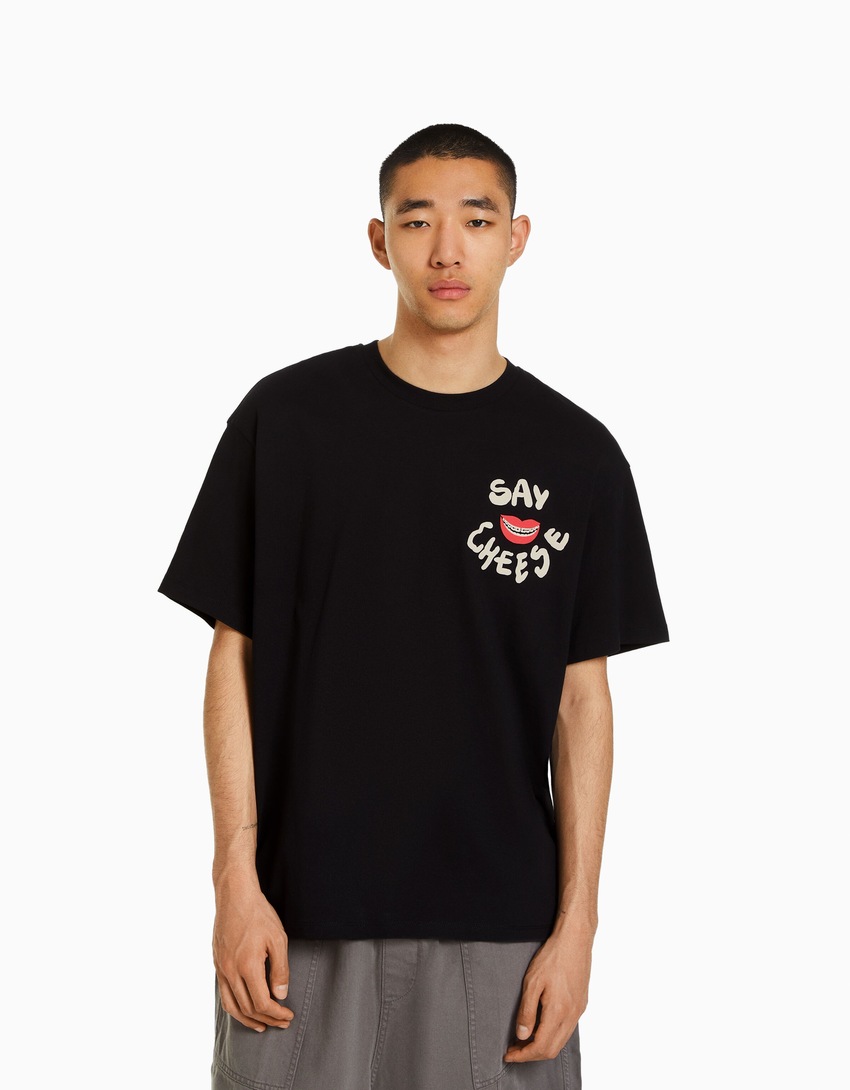 Camiseta de manga curta com estampa e modelagem quadrada