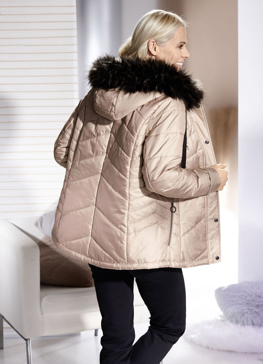 Funktionsjacke mit abnehmbarer Kapuze