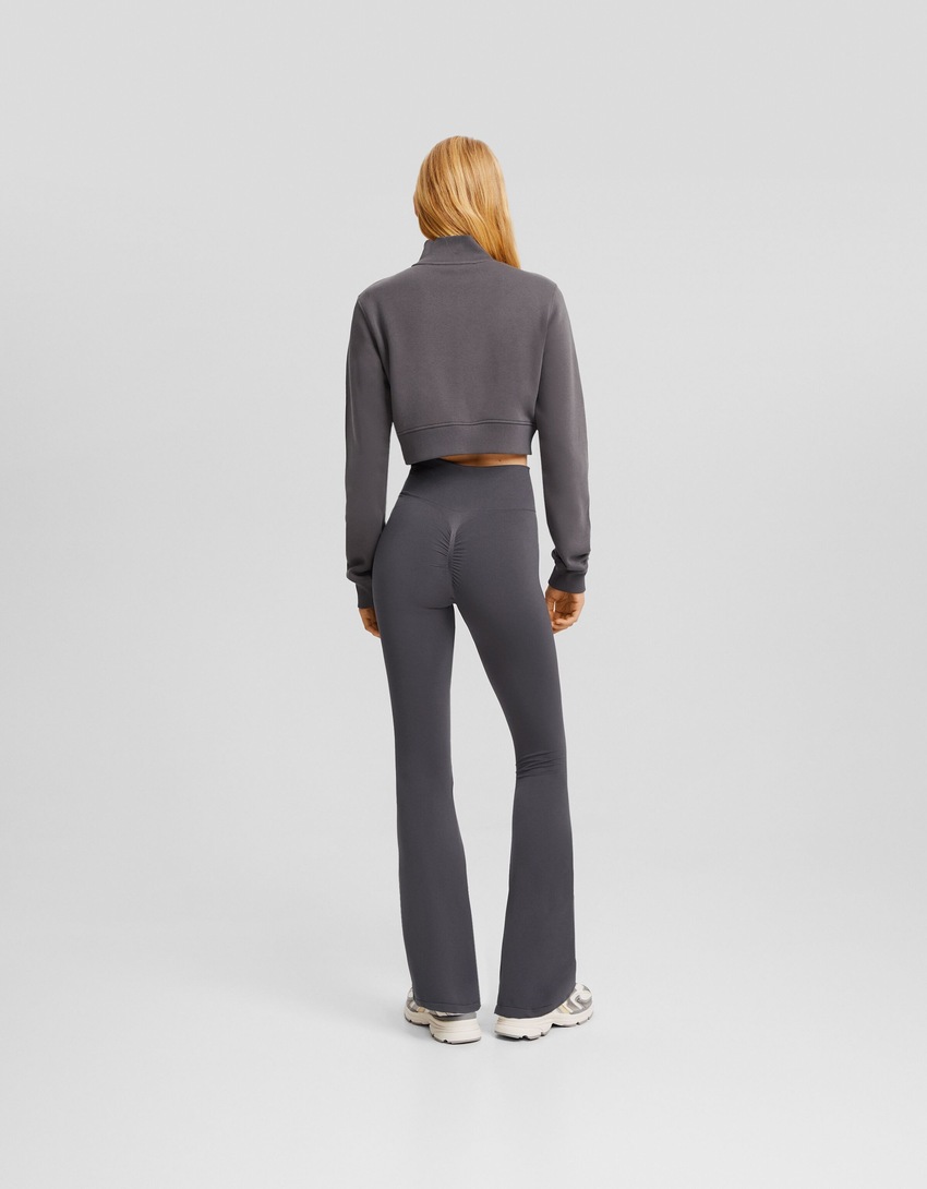 Calça flare push-up sem costura