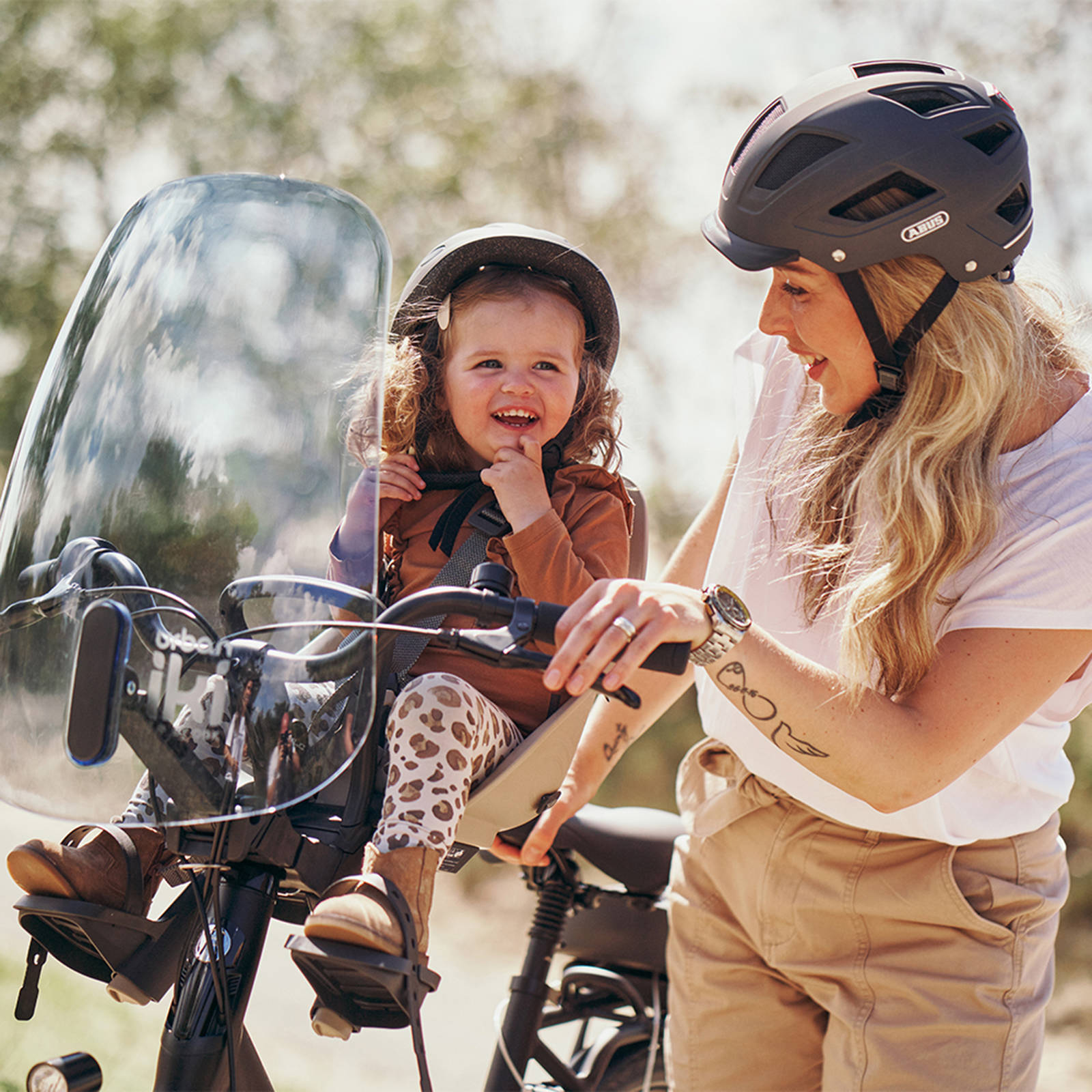 Urban Iki Ta—ke fietsstoeltje voor - Inaho Beige/Bincho Black