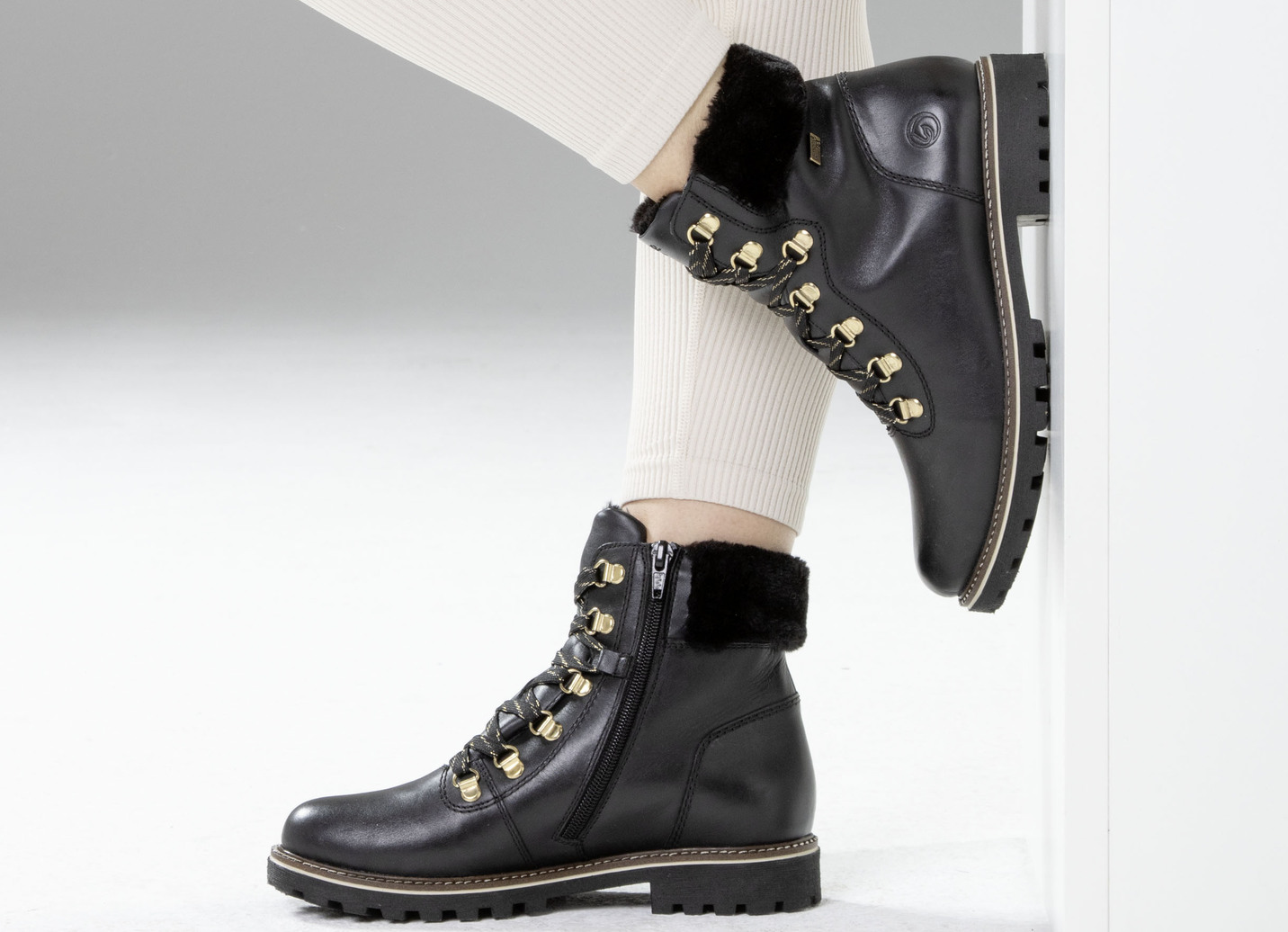 Remonte Schnür-Stiefelette mit Plüschkragen