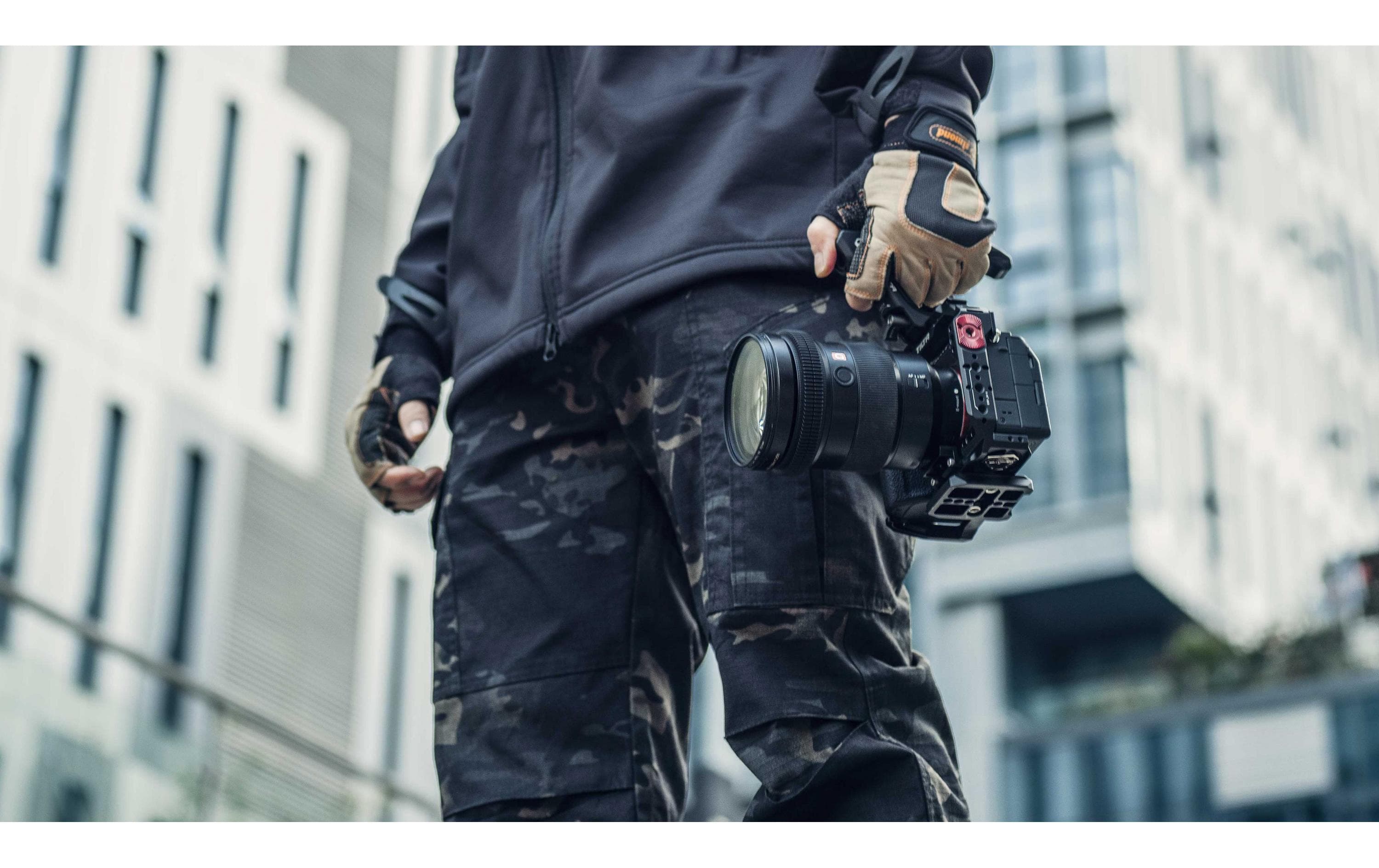 Full Camera Cage für Sony a7 IVBietet Schutz für die Sony a7 IV, a1, a7S III, a7R IV, a7R V, a7 III, a7R III, A9 und ermöglicht die Montage verschiedener Zubehörteile