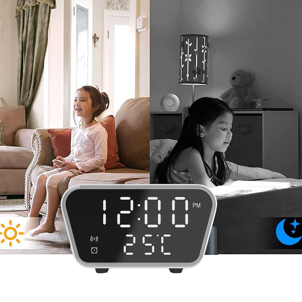 Full-HD Mini Kamera in Digital-Wecker-Gehäuse mit Wireless Charging Ladestation   Micro SD Kartenslot (iOS/Android) - Schwarz