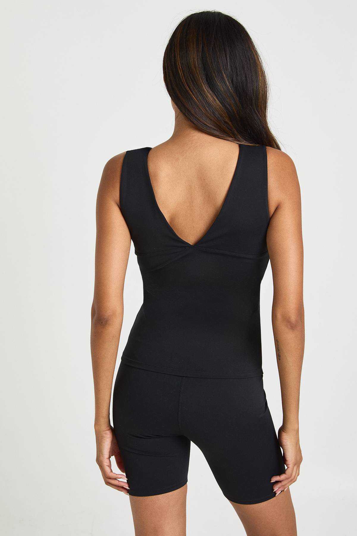 boohoo Haut De Maternité Longue Coupe Supersoft Sculptant À Col En V
