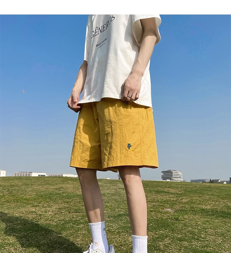 AXEN - Wijde shorts met geborduurde letters en middelhoge taille