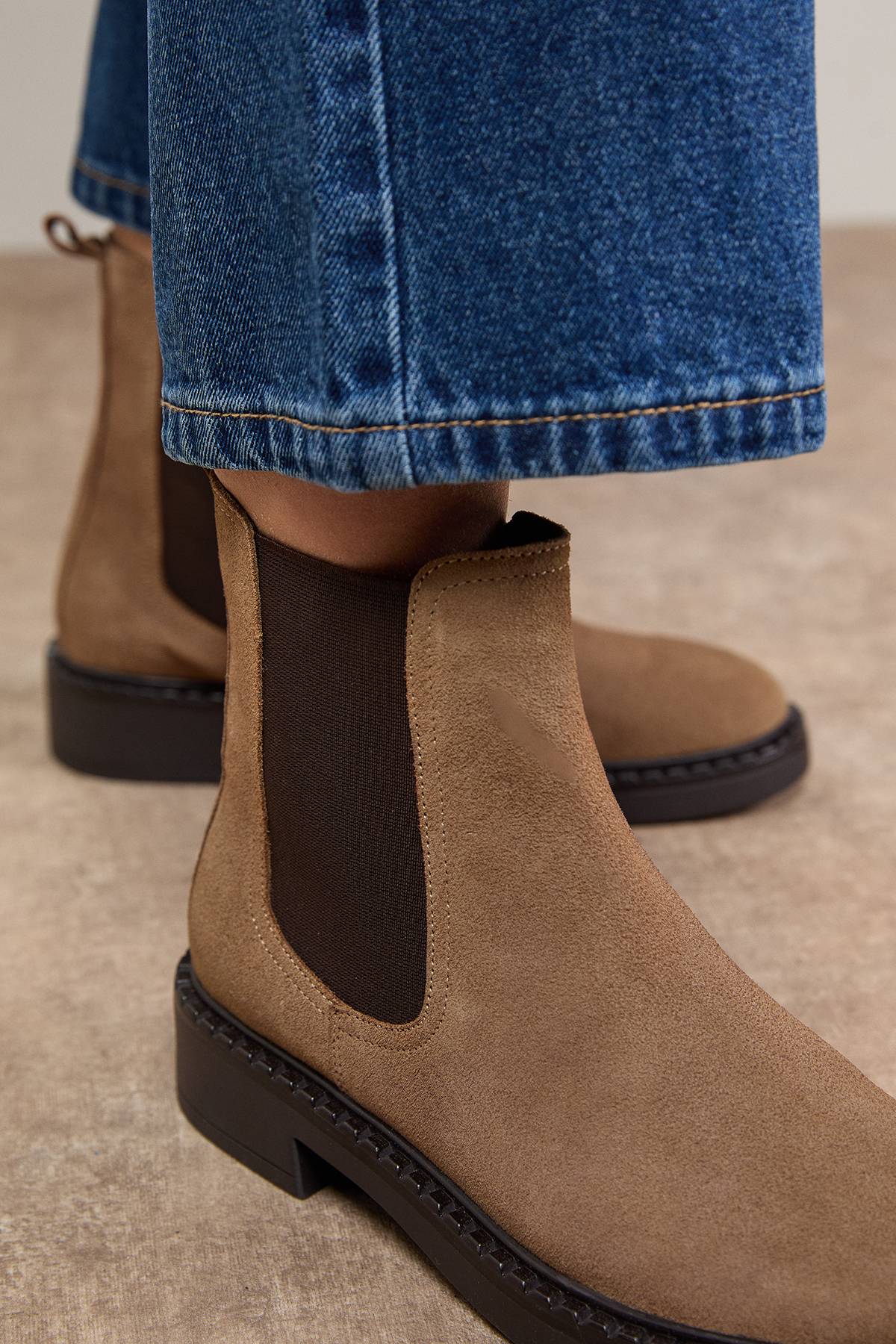 Oasis Bottines Chelsea Betty en Daim Véritable à Semelle Épaisse
