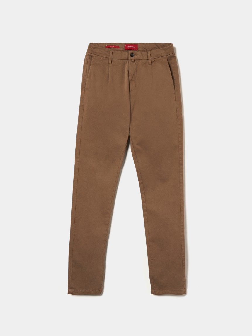 Calças chino regular fit com pregas