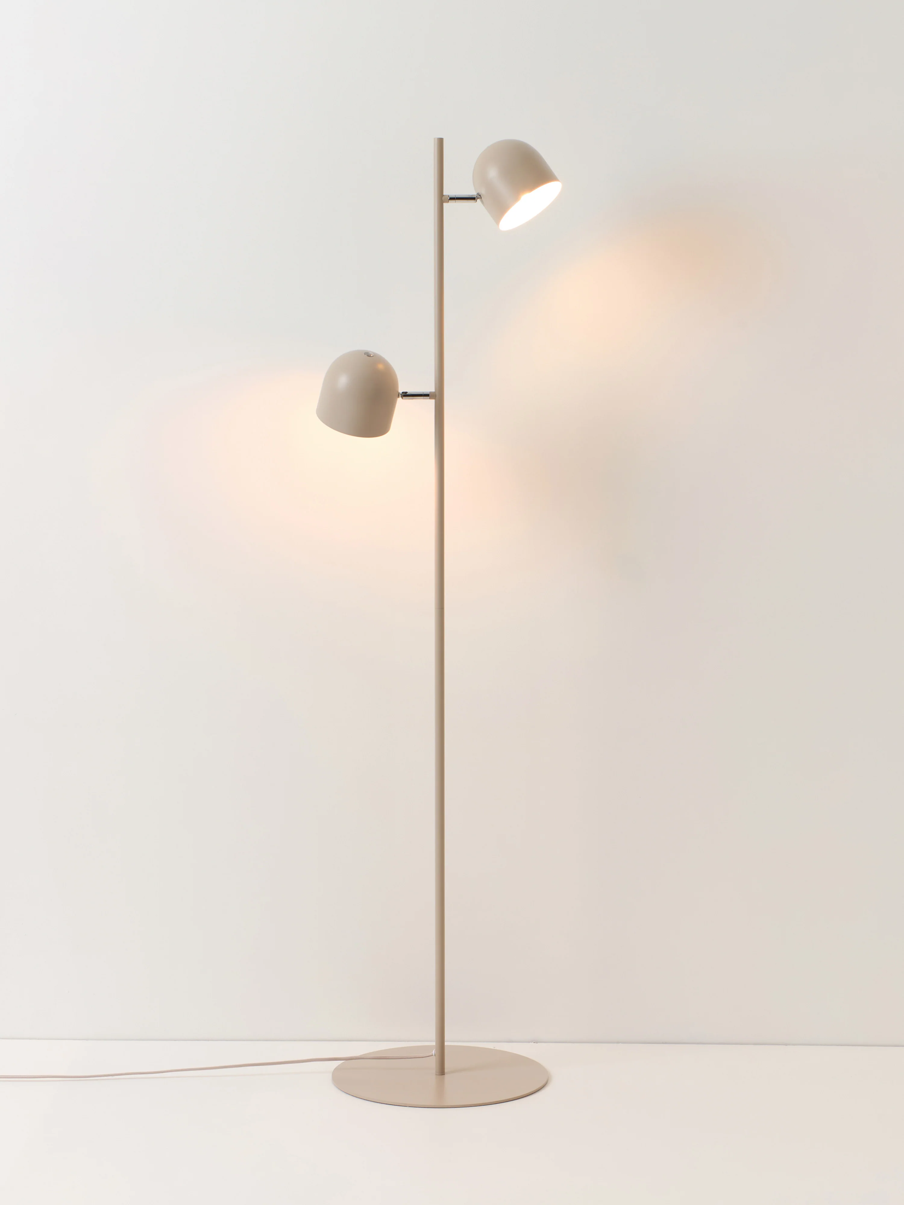 Vloerlamp Almo I van metaal