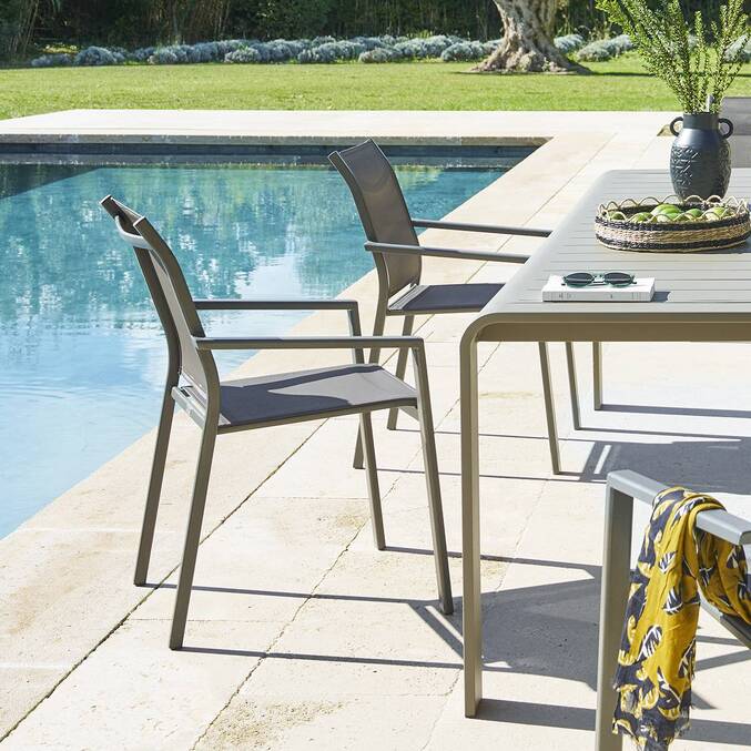 Fauteuil de jardin empilable ESSENTIA Wengé / Praline