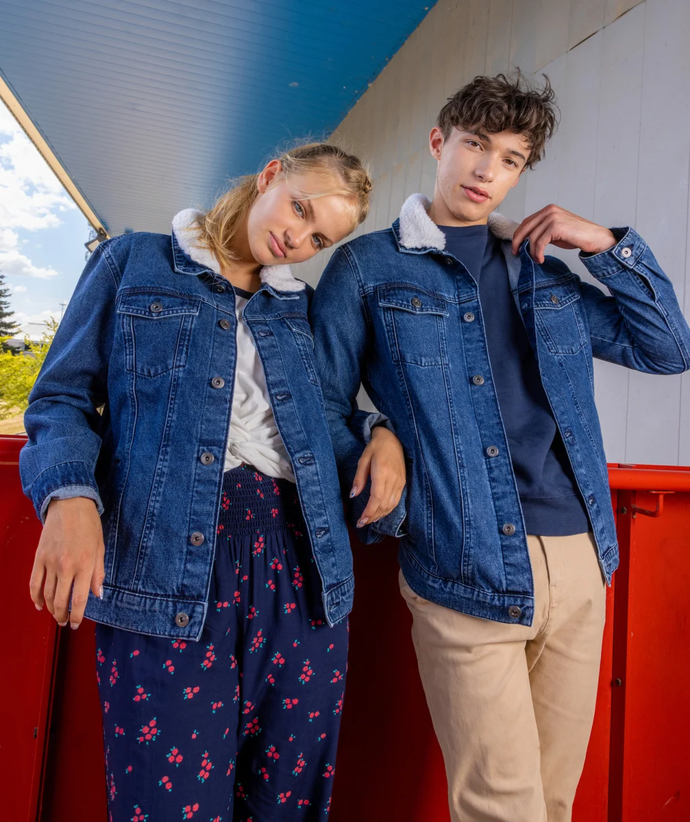 VESTE EN JEAN MIXTE AVEC COL EN BOUCLETTES AMOVIBLE