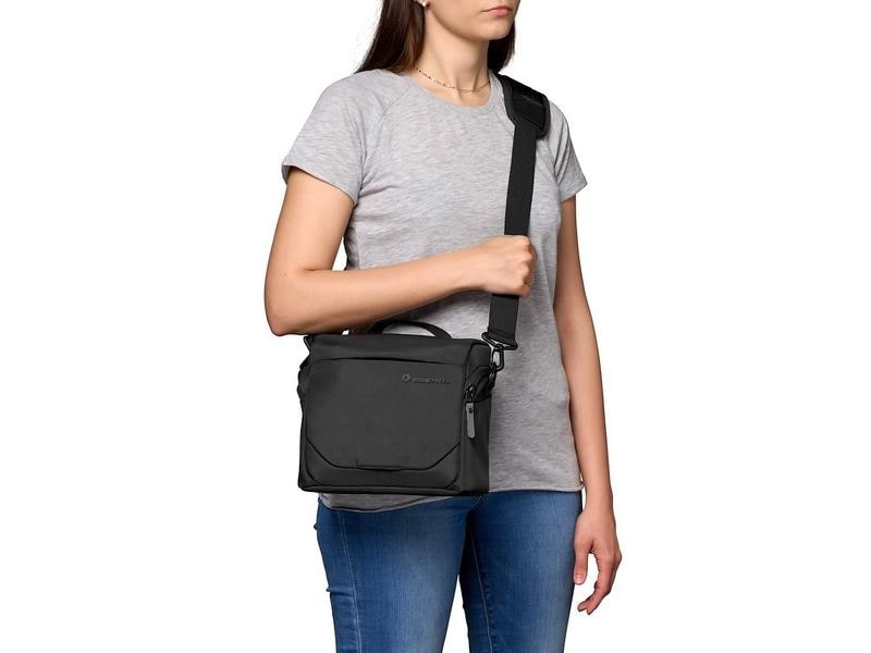 Manfrotto Kameratasche Advanced Shoulder L III Schwarz Fortschrittliche Schultertasche mit eigener Regenhülle