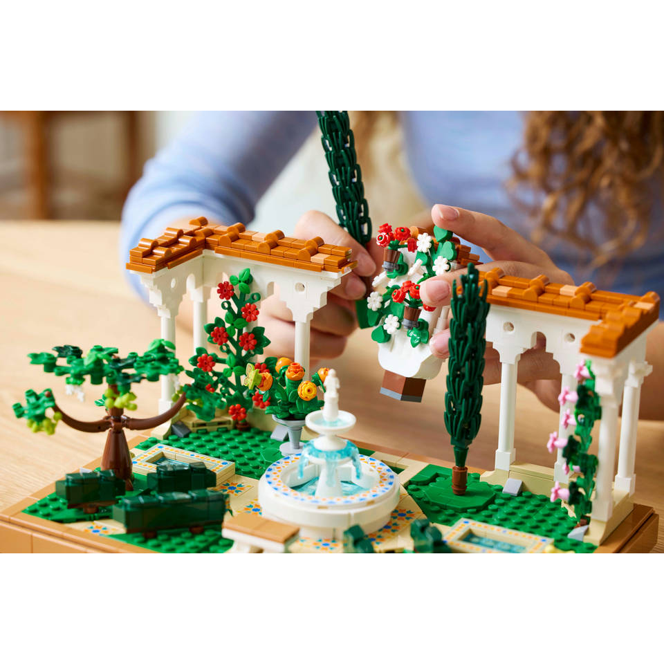 LEGO Icons tuin met fontein 10359
