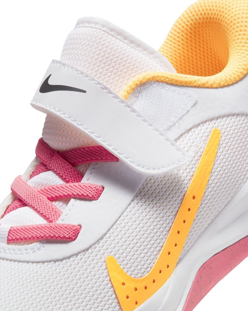 Chaussures Nike Omni Multi-Court Blanc & Rose pour enfant