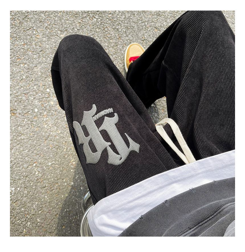 FOEV - Joggingbroek met trekkoord en letters