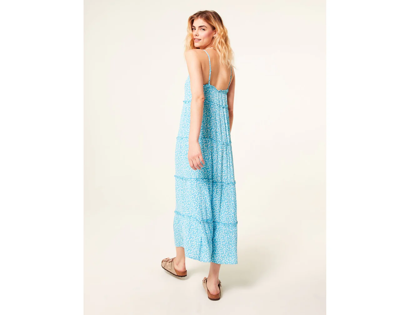 Robe fleurie bleue à volants