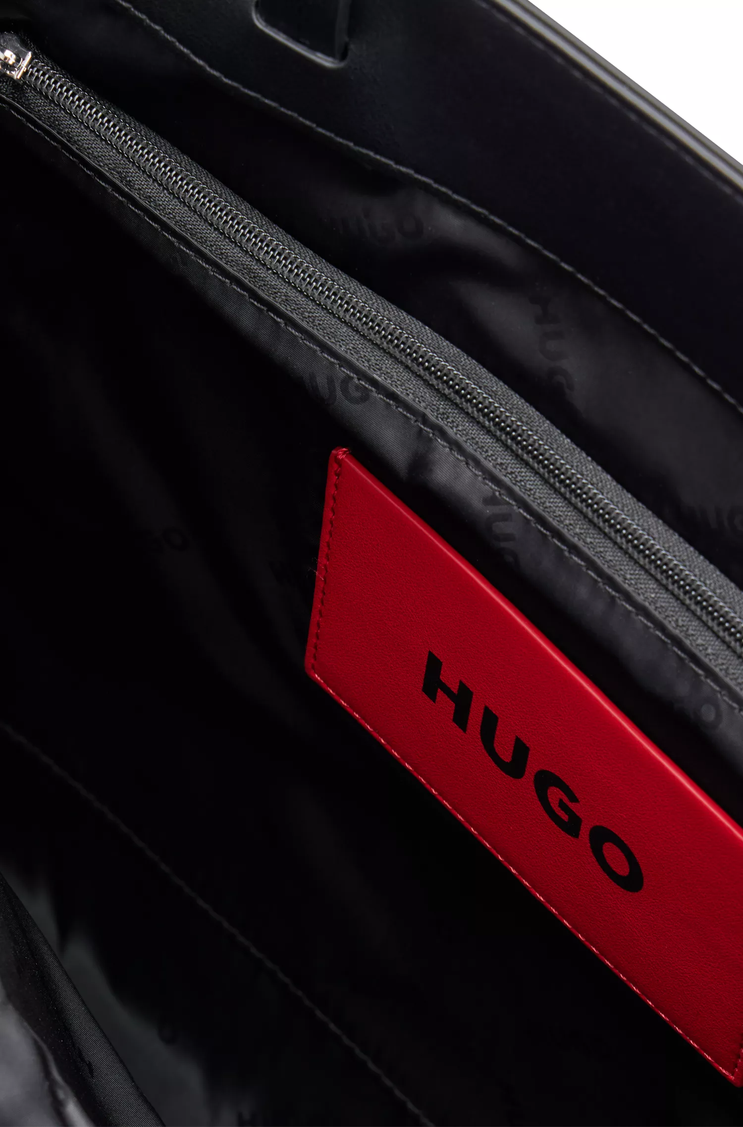 Bolsa de compras HUGO vermelha em couro sintético com detalhe do logotipo
