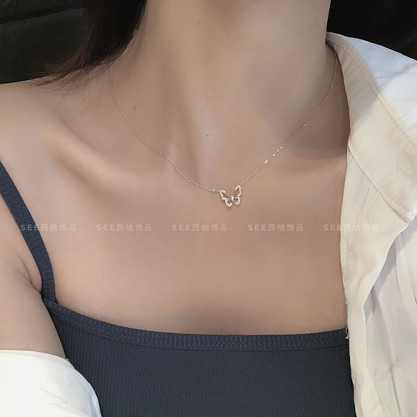 Hansha - Ketting met vlinderhanger en strasssteentjes