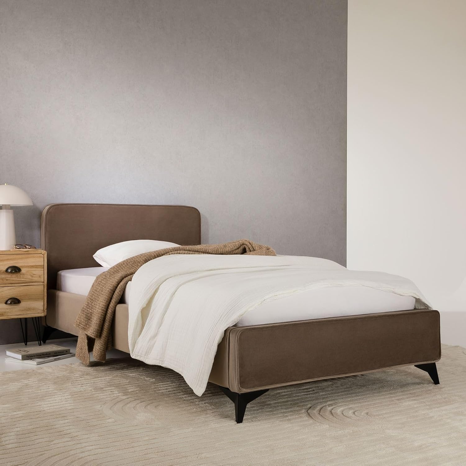 IDIMEX Polsterbett LAVORO Einzelbett 90x200, Greige - Bett mit Lattenrost und Samtstoffbezug, Bettgestell mit gepolstertem Kopfteil, modernes Design, Robuster Holzrahmen & Metallbeine