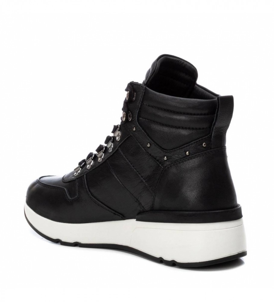 Botas de tornozelo Carmela em couro, modelo 068069, pretas.