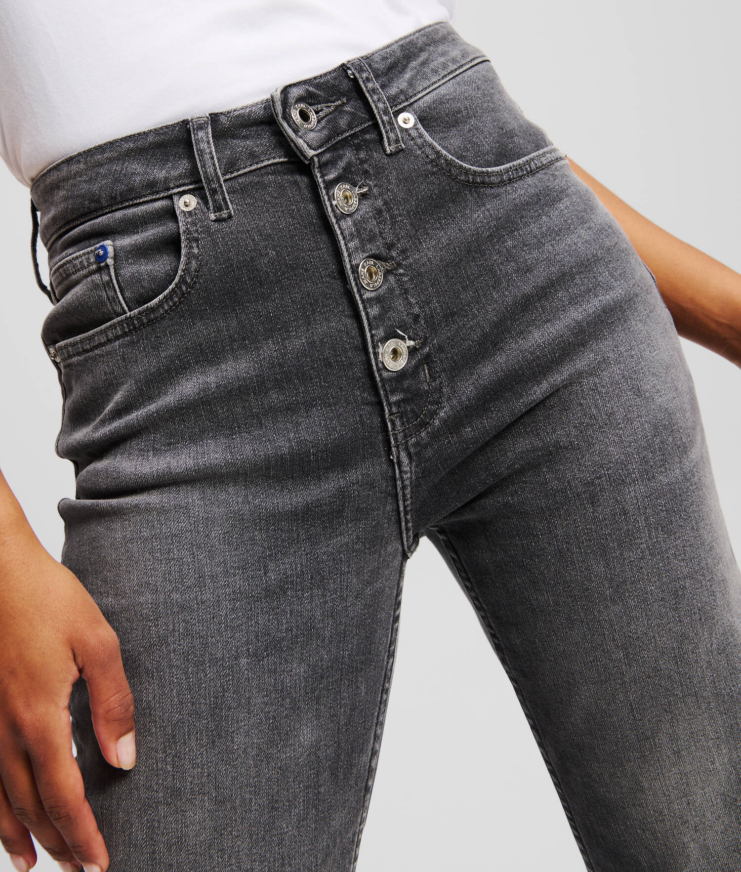 JEAN FLARE EN DENIM TAILLE HAUTE À FERMETURE BOUTONNÉE - Noir lavé visuel