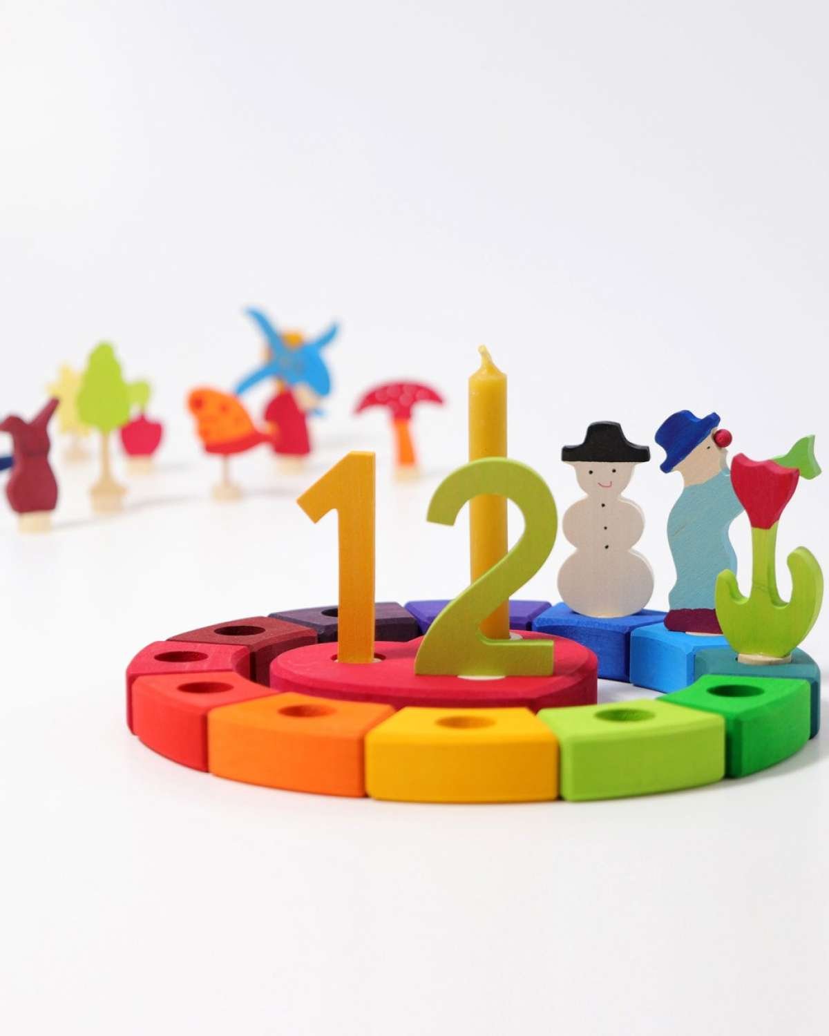 Bursdagsring Regnbue | Stake i Tre til Lys og Figurer – Liten, 23cm