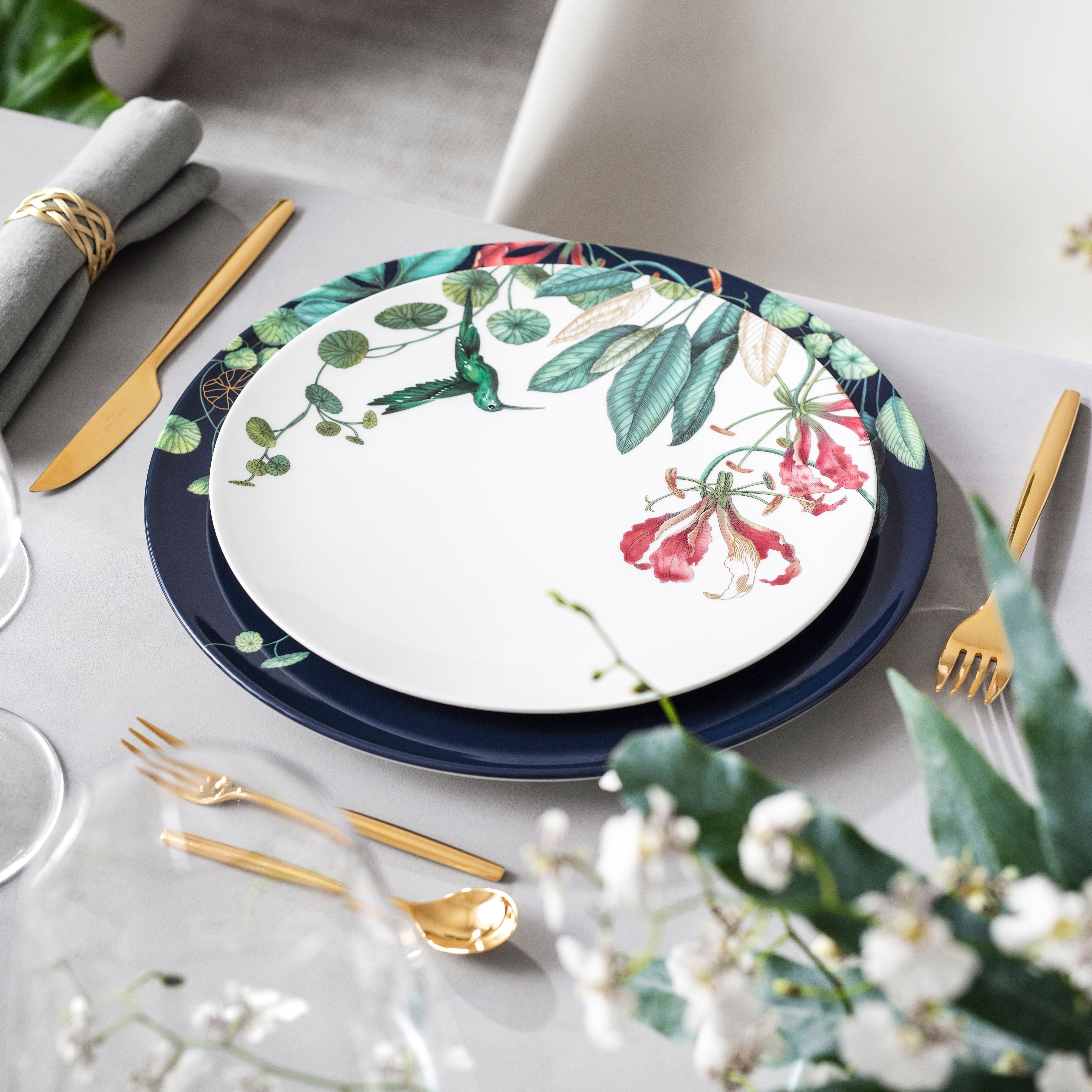 Avarua Cake plate Multi-colored, 13'', Premium Bone Porcelain