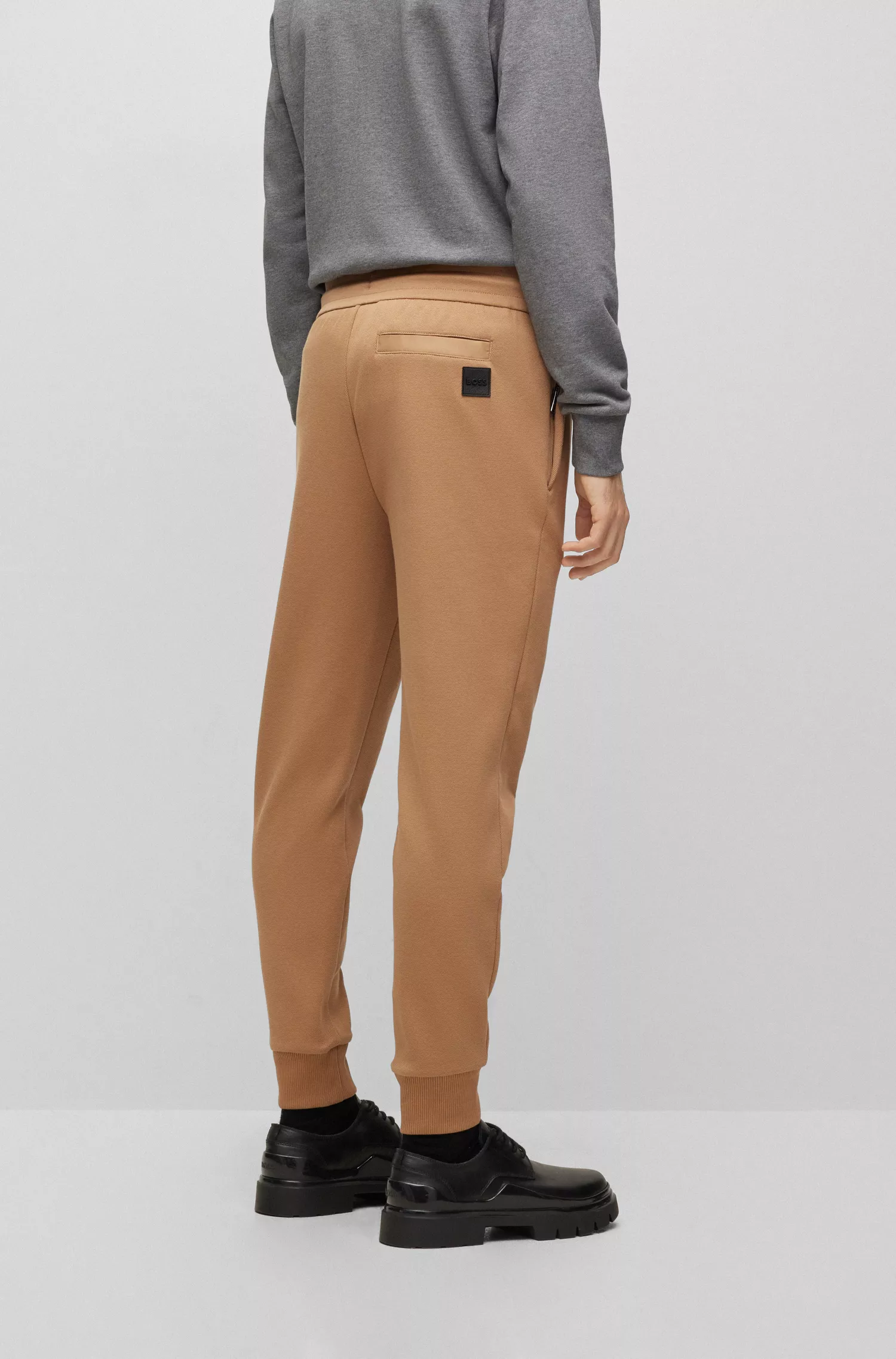 Calça de fato de treino BOSS preta, de corte oversized, em mistura de algodão.
