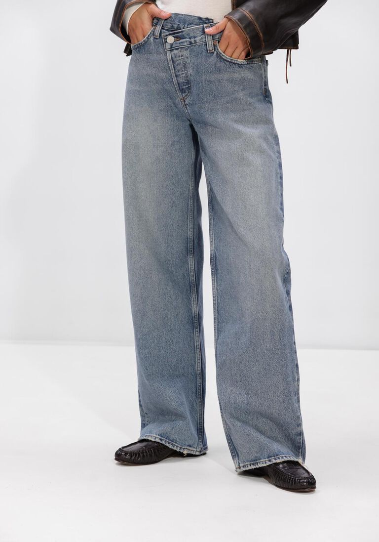 lichtblauwe agolde wide jeans arc criss cross jean