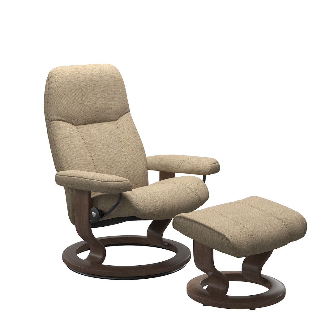 Consul (M) Classic lenestol med krakk Tekstil Jasmine Almond og Classic understell valnøttbeiset.