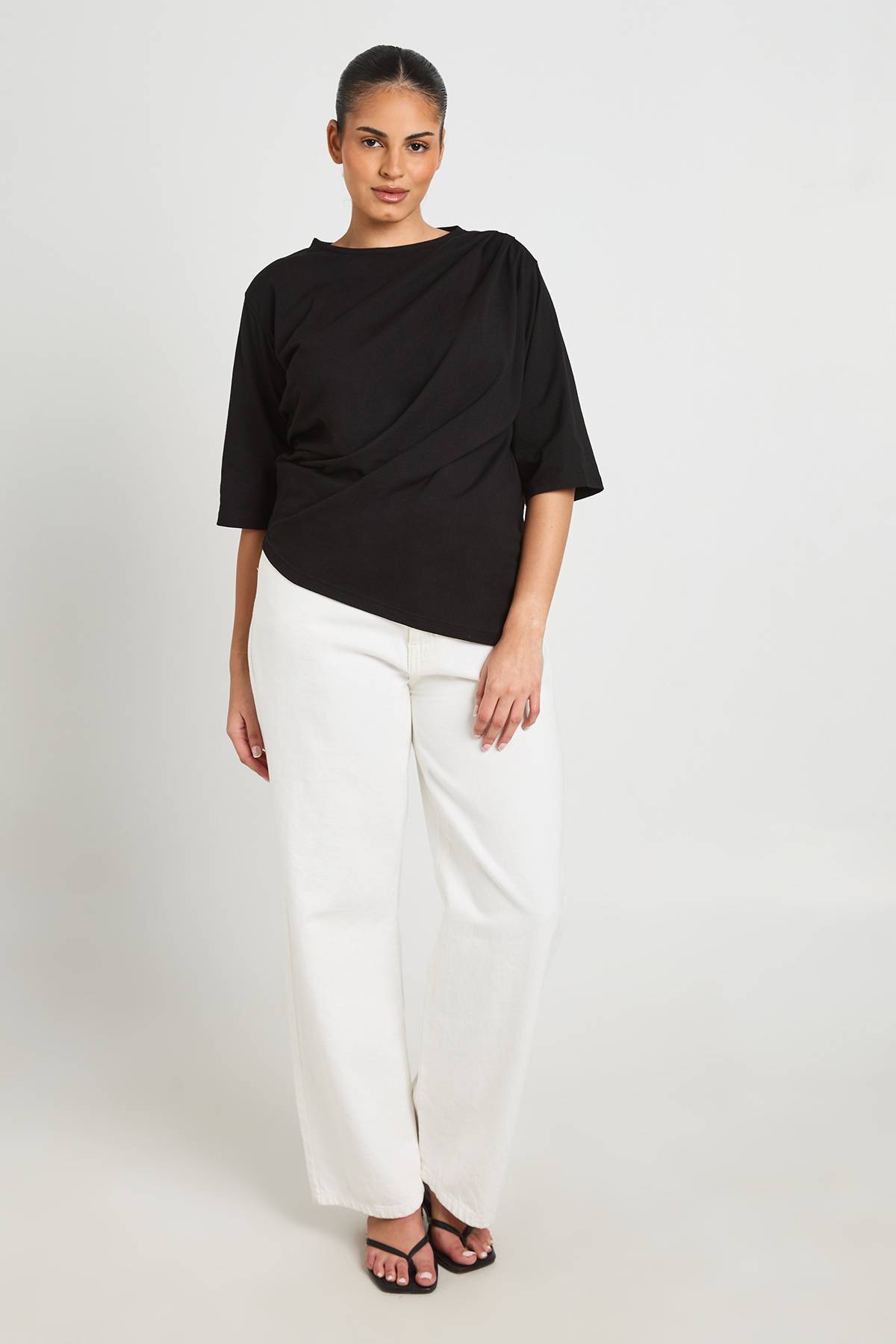boohoo T-shirt Grande Taille À Ourlet Asymétrique Taille Cintrée Et Manches 3/4
