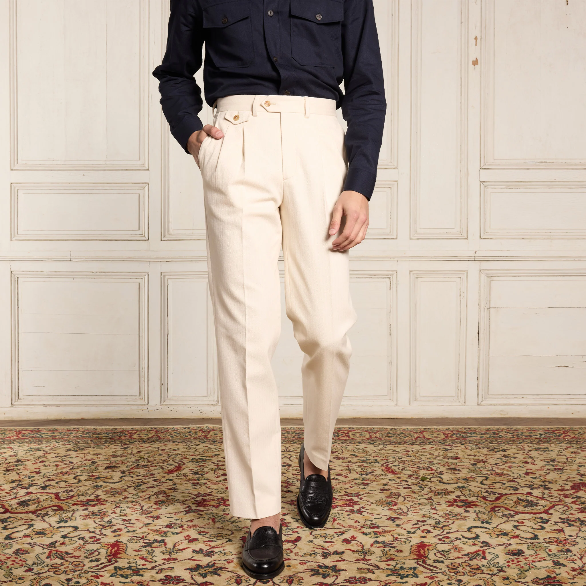 Double-pleated pants in ecru cotton