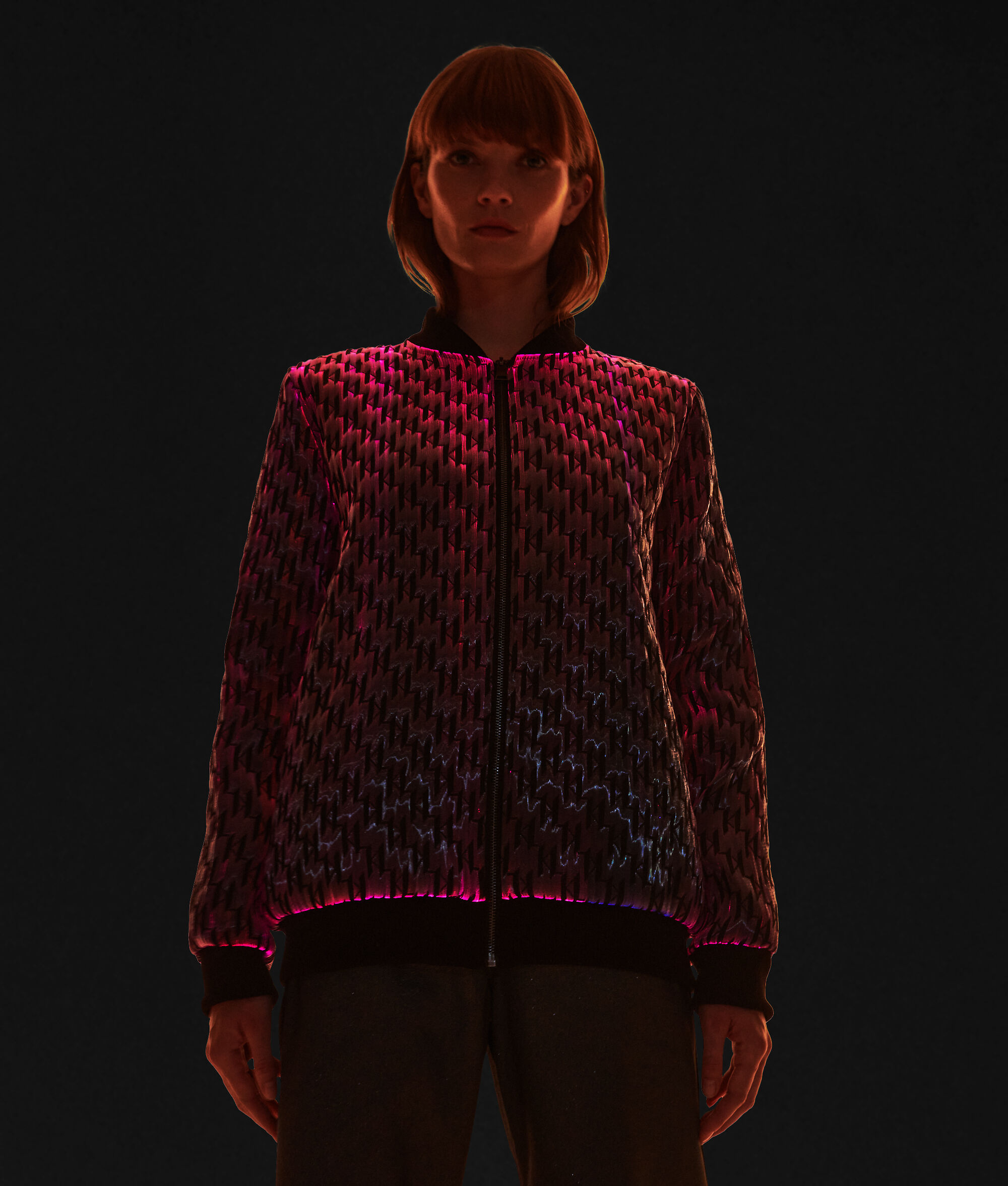 BLOUSON AVIATEUR À LED SÉLECTIONNÉ PAR HUN KIM