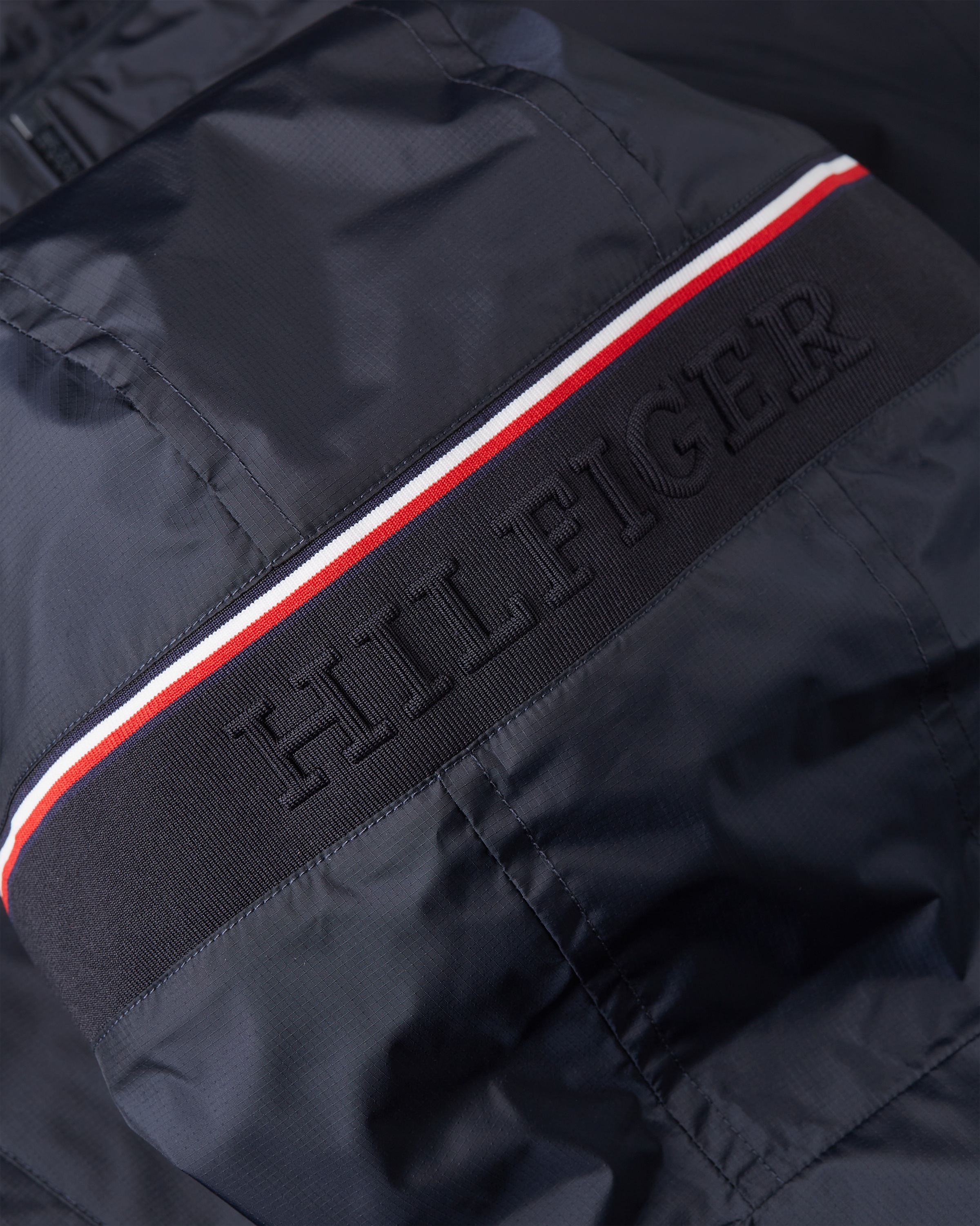 Tommy Hilfiger Blouson »RWB HOODED JACKET« mit Kapuze Freizeitjacke, Übergangsjacke elastische Bündchen, wasserabweisend
