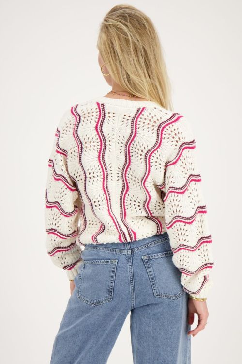 Witte trui ajour met rode en roze strepen