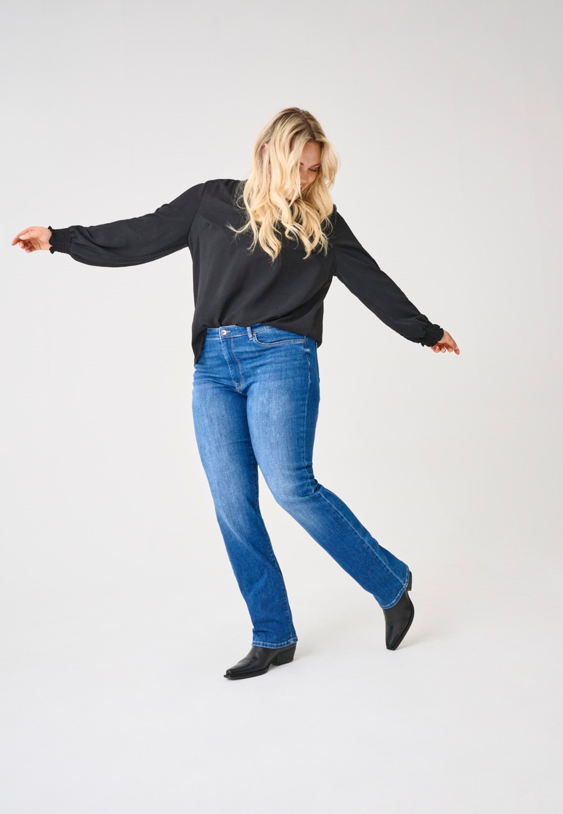 ONLY CARMAKOMA Slim-fit-Jeans »CARSUI MID SLIM DNM DIA364«