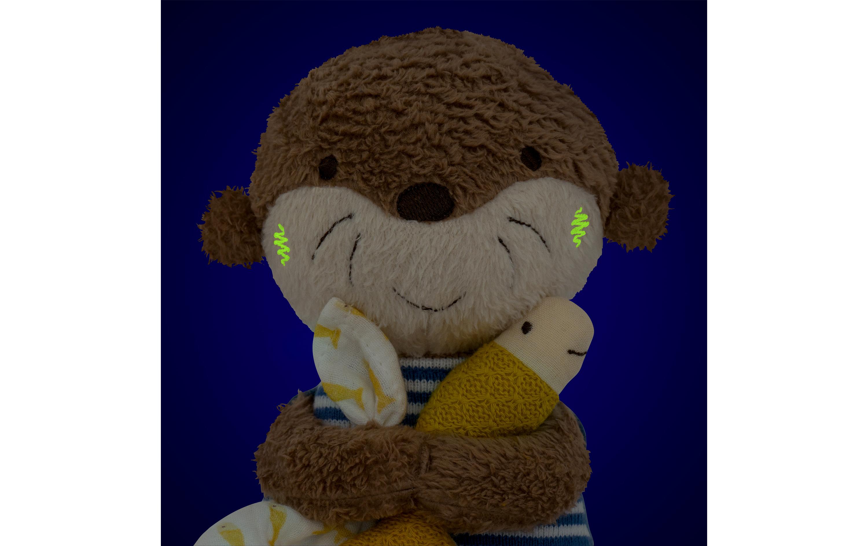 Nachtlicht OtterSchlummerlicht, Einschlafhilfe und Kuscheltier mit Glow-in-the-dark Bestickung