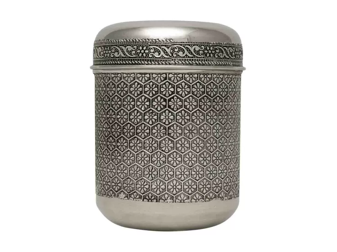 Pot en métal repoussé argenté 10x10x12