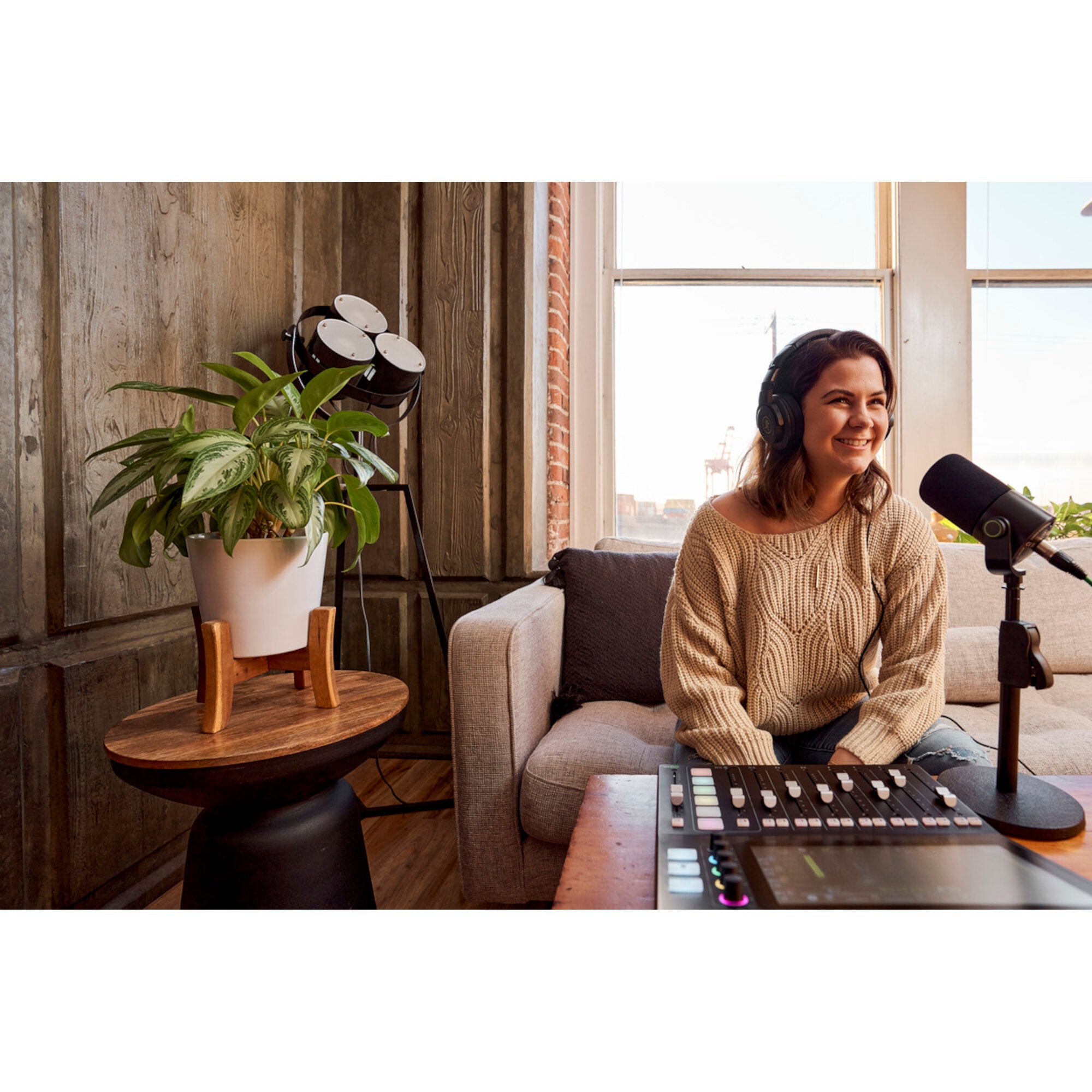 Mackie DLZ Creator podcast- & broadcast-mixer