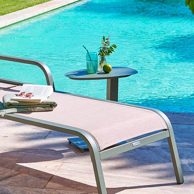Table d'appoint de jardin ovale VENUZIA Vert laurier
