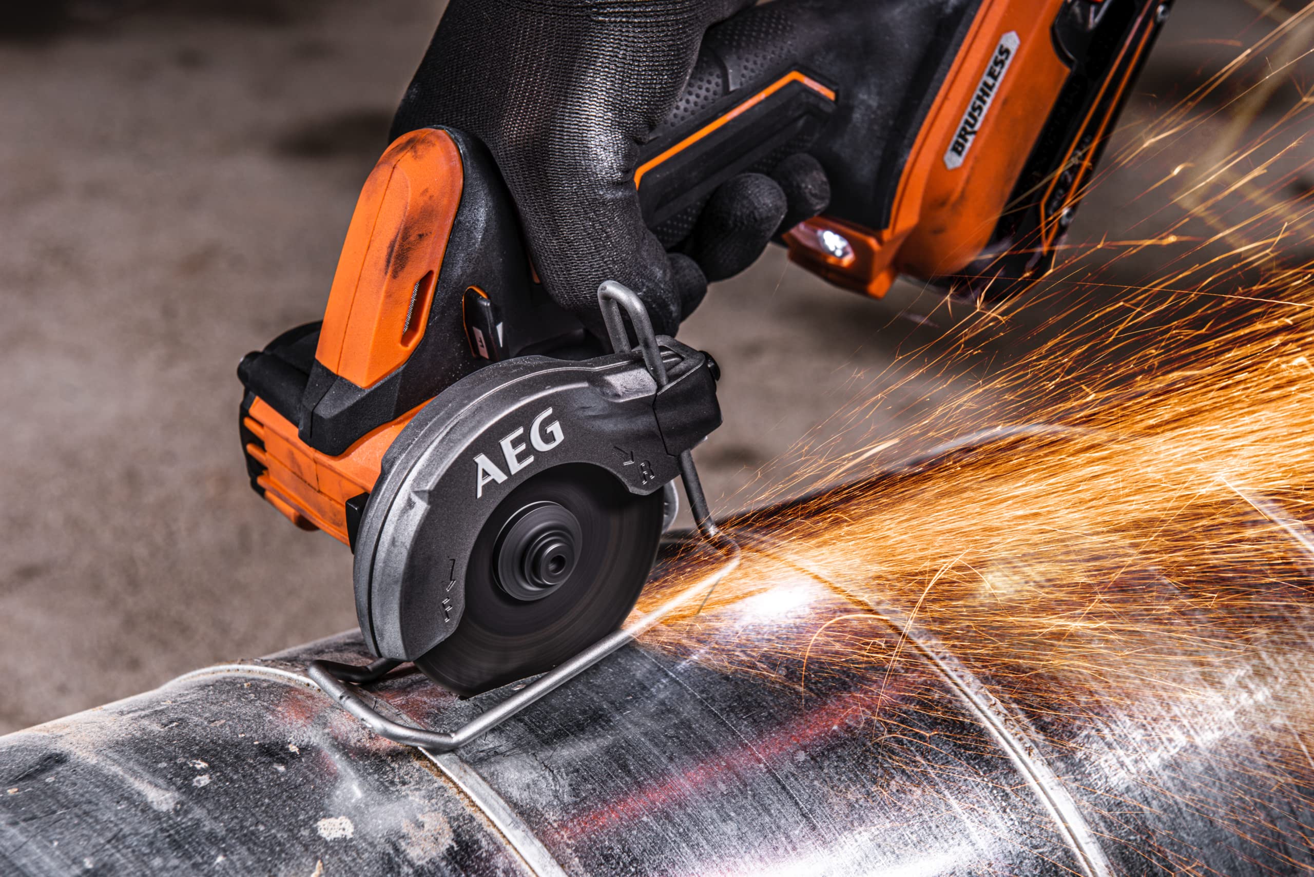 AEG - Duo Brushless : Perceuse à percussion Brushless Subcompact 18V, mini scie multi-matériaux Brushless Subcompact 18V, 2 batteries 2,0 Ah, chargeur