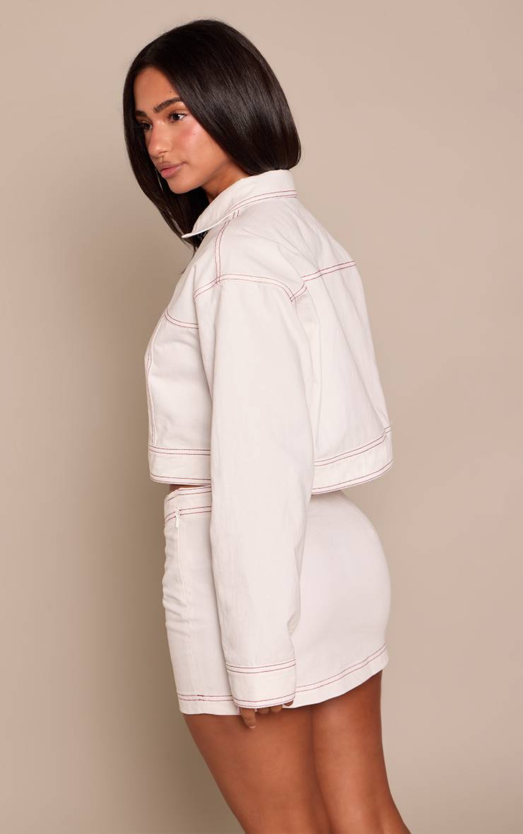 Crème Jupe Mini En Twill Petite Taille Avec Surpiqûres Contrastées