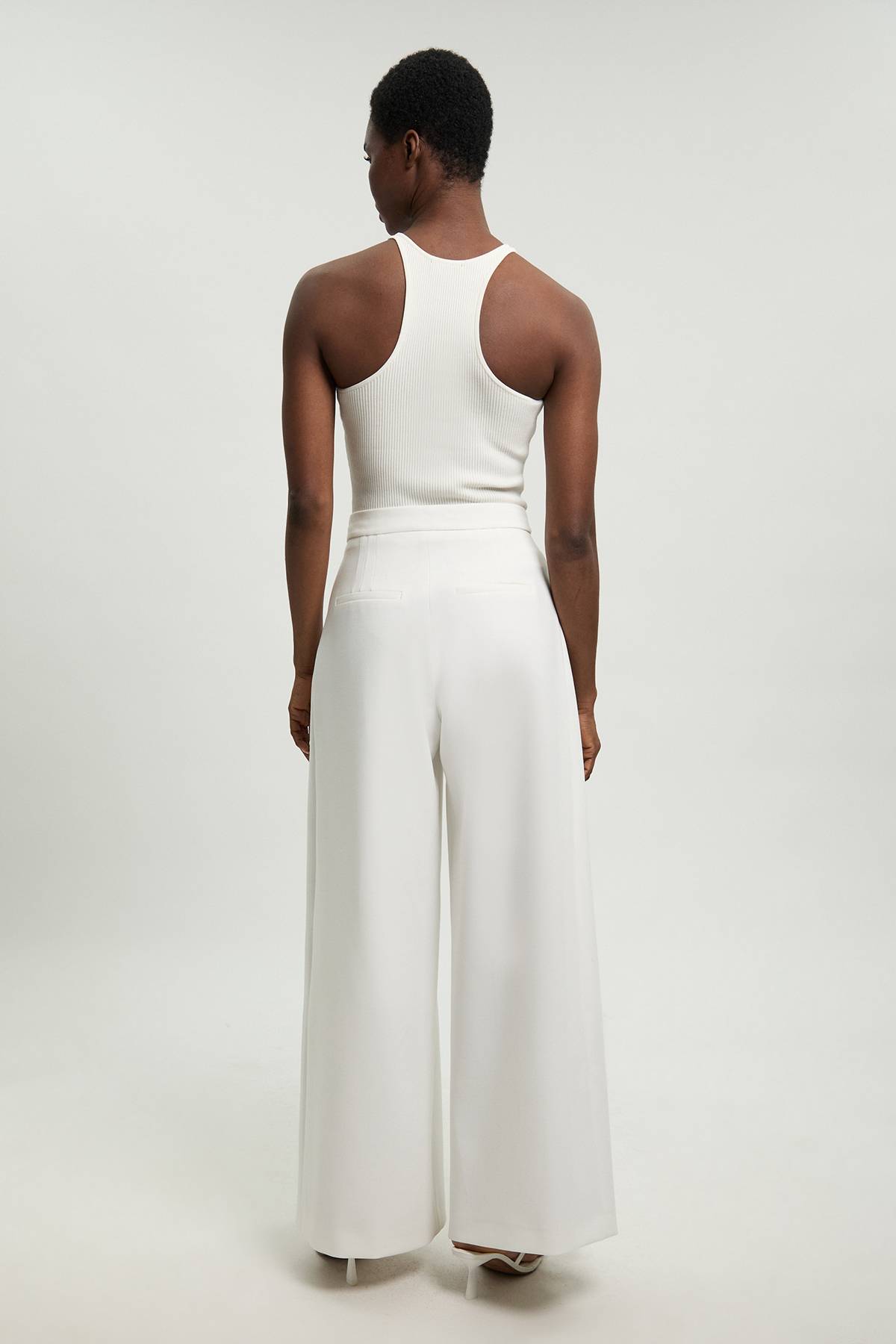 KarenMillen Pantalon Large Plissé En Crêpe Structuré Coupe Ajustée Petite
