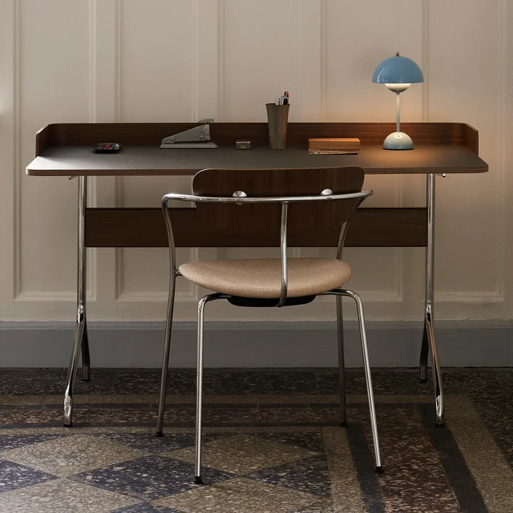 &Tradition - Pavilion AV17 Schreibtisch mit Umrandung, 130x65 cm, Eiche / Linoleum Mushroom (4176)
