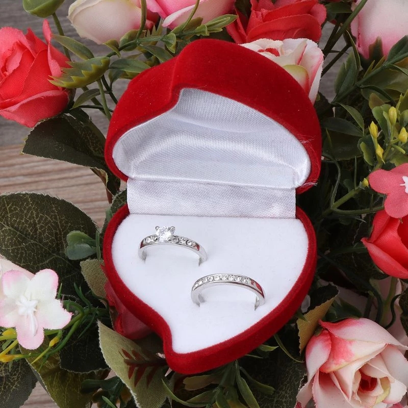 (6x6x4cm) Herz Ringschatulle Samt Schmuck Organizer Box für Ringe / Ohrringe - Rot / Weiss