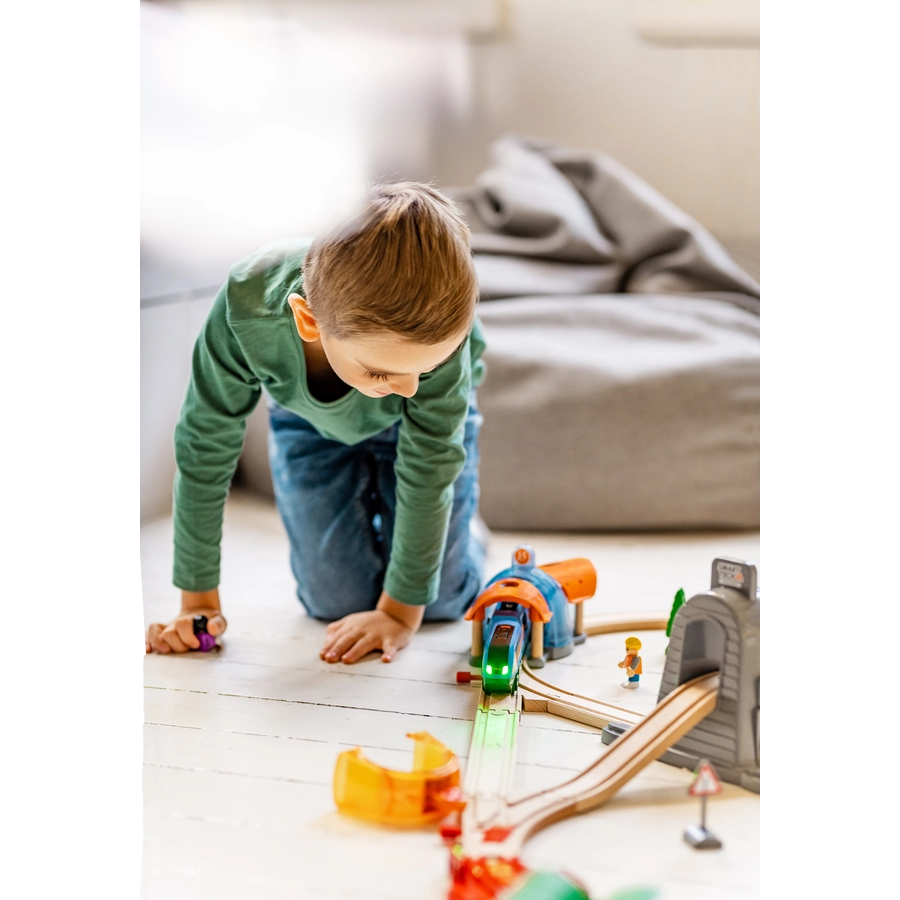 BRIO® WORLD Smart Tech Action Tunnel Station