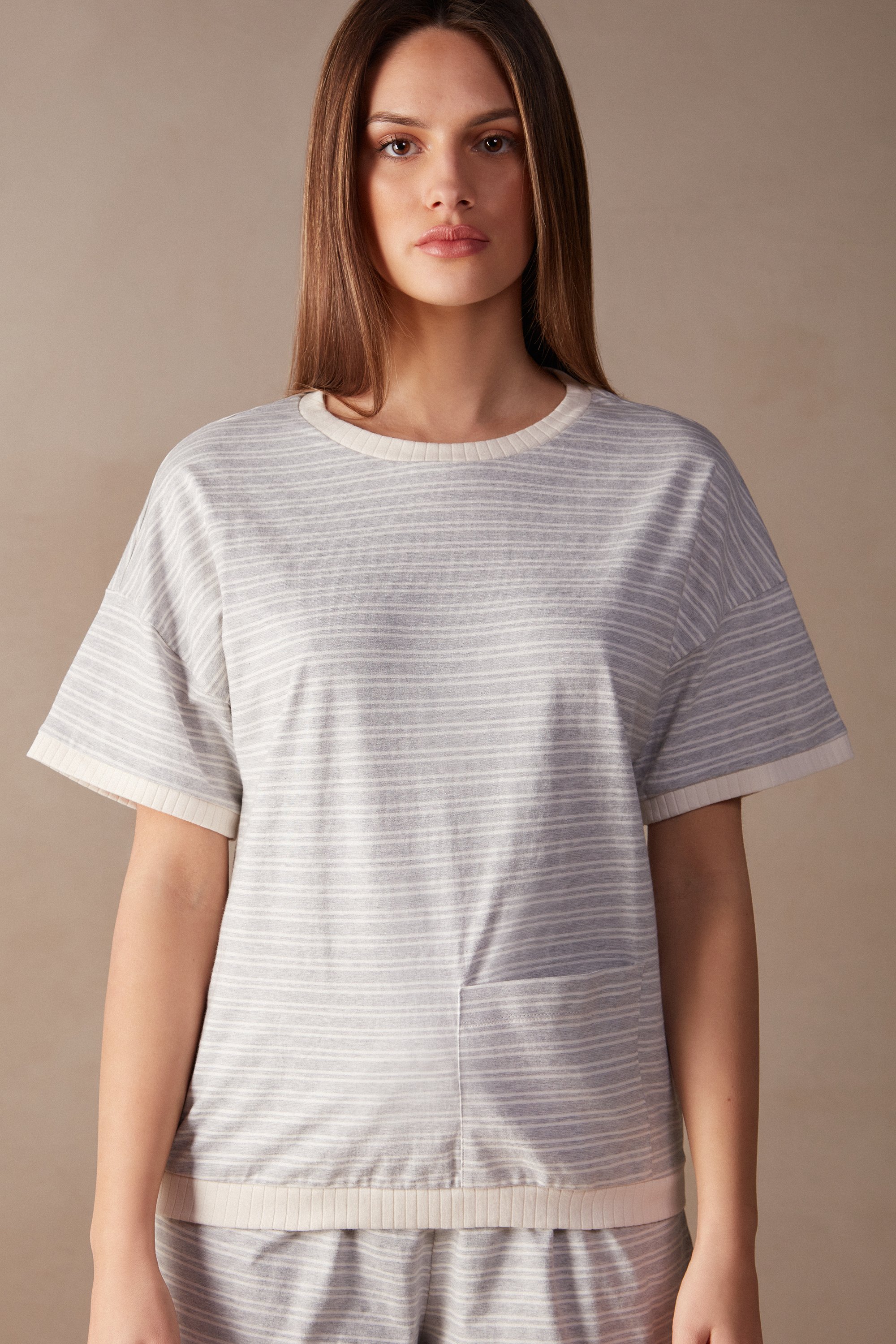 Camiseta casual de manga curta para domingo