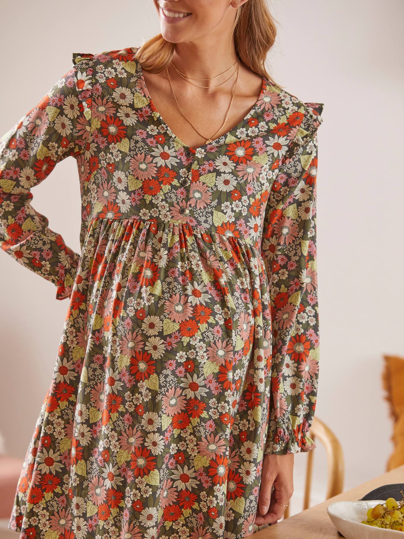 Vestido de maternidade estampado com babado liso cinza escuro