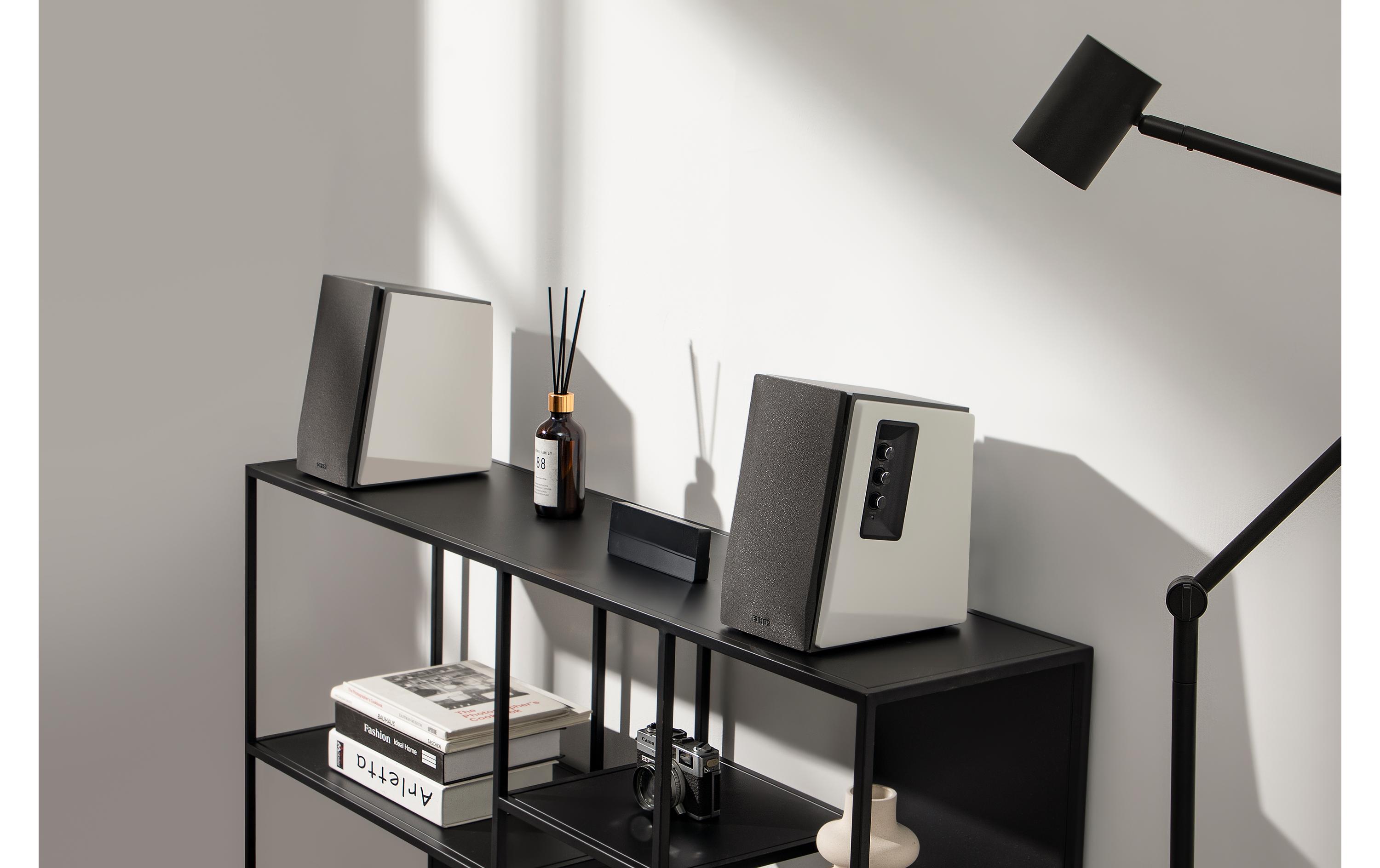 Regallautsprecher Paar R1700BT Silber, Weiss<br>Leistungsstarke aktive 2.0 Regallautsprecher mit Bluetooth